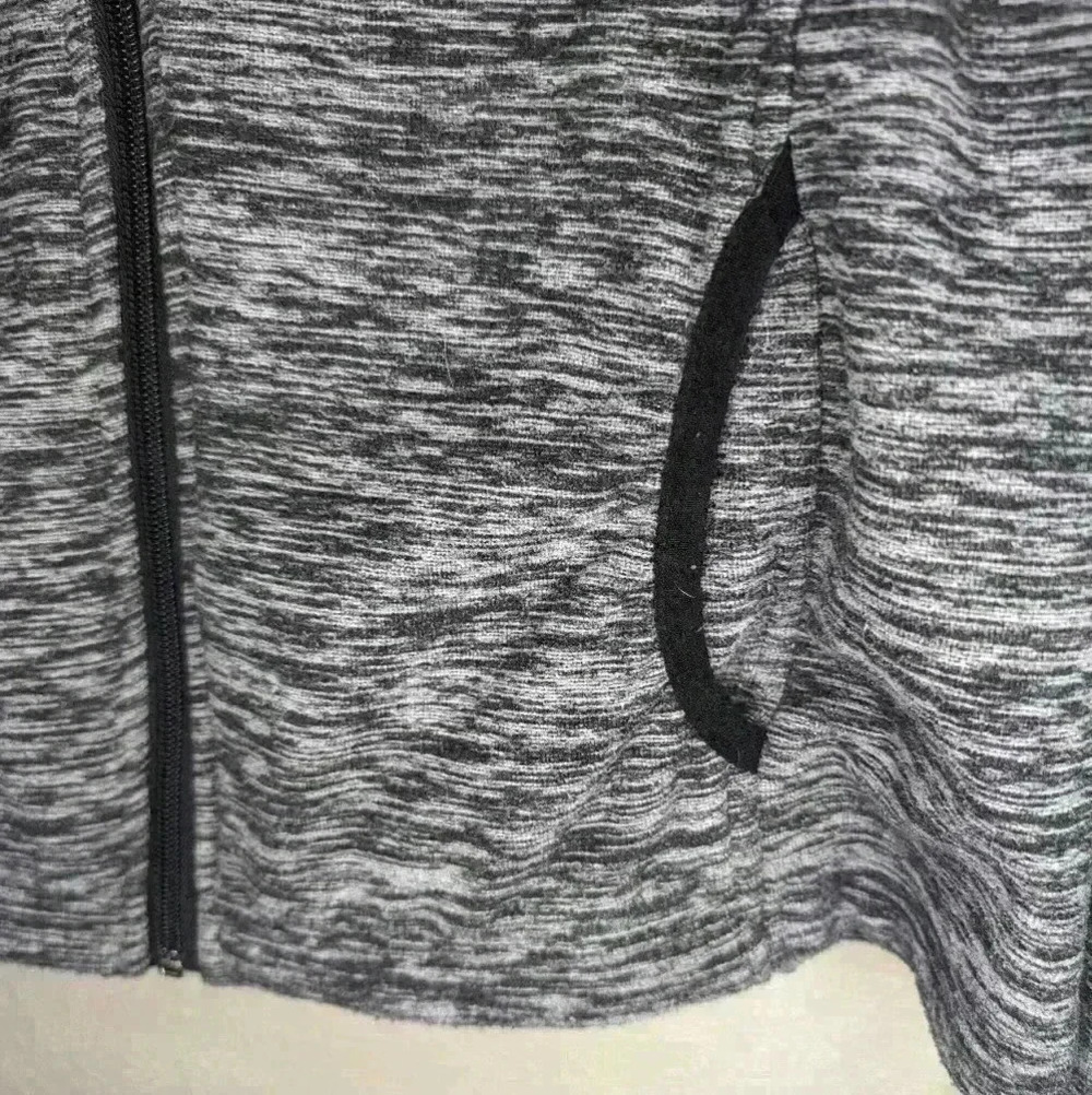 {Snozu} size medium•full zip sweater•black and grey - Picture 2 of 14